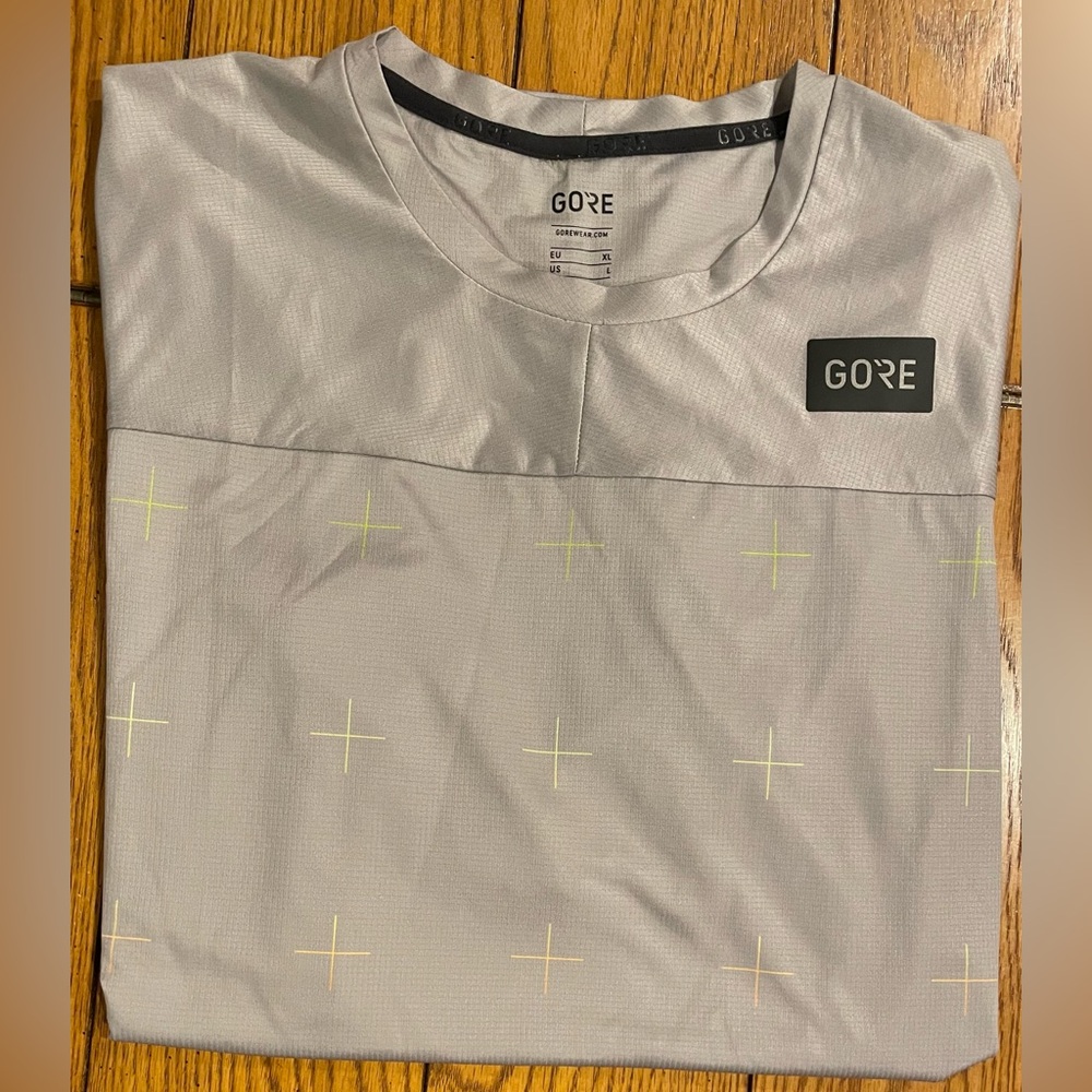 EUC GORE Men’s Trail KPR Daily Shirt, size large, grey with pattern